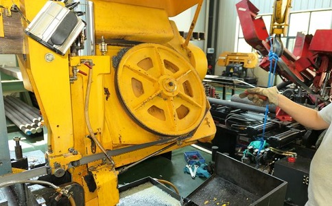 如何解决高县卧式金属带锯床切削时出现的断带现象？