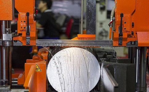 高县立式金属带锯床切削出现跑带故障解决方法！